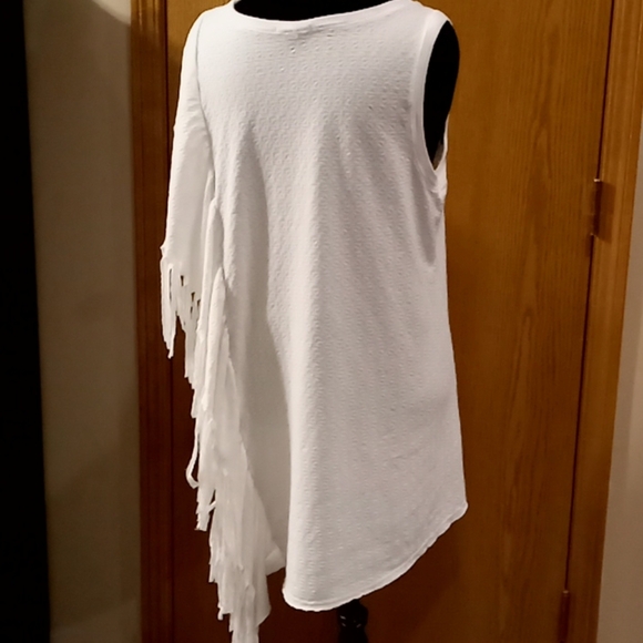 Gimmicks white textured fringe sleeveless long top - Picture 4 of 7